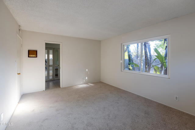 4901 Angeles Crest Circle, La Canada Flintridge CA: https://media.crmls.org/mediaz/7eb829e2-1645-441d-a275-0ce461d3a479.jpg