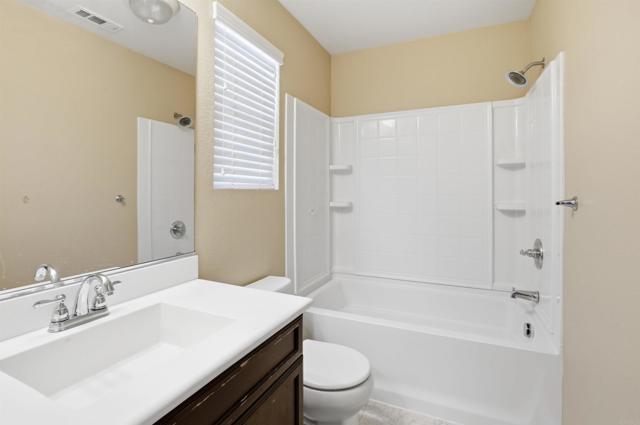 Detail Gallery Image 11 of 21 For 1874 Violet Ct #5,  Chula Vista,  CA 91913 - 3 Beds | 3/1 Baths