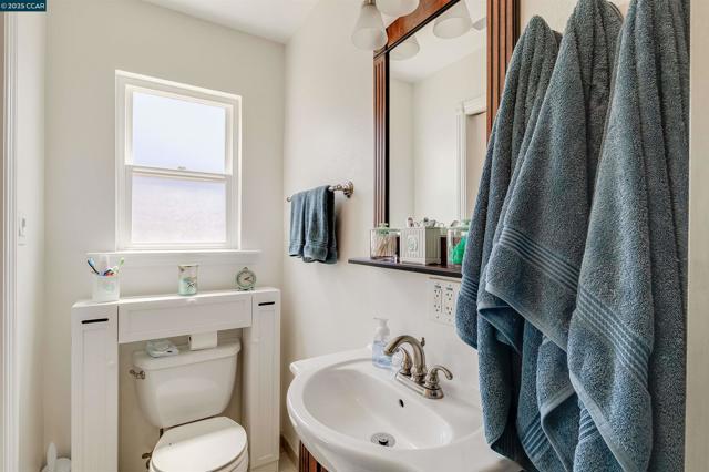 1349 Montana Dr, Concord CA: https://media.crmls.org/mediaz/7eb86714-c8e6-4355-80e6-c53dc5961dc7.jpg