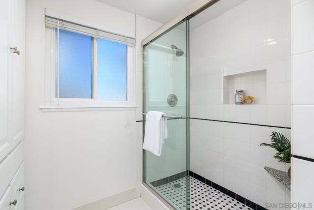 16498 Roca Dr, San Diego CA: https://media.crmls.org/mediaz/7eb8d9ad-918b-4841-b98a-b518d956d697.jpg