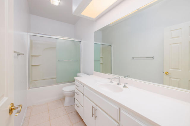 40670 Posada Court, Palm Desert CA: https://media.crmls.org/mediaz/7eb8ebd2-175d-40cf-8502-68dca554a342.jpg