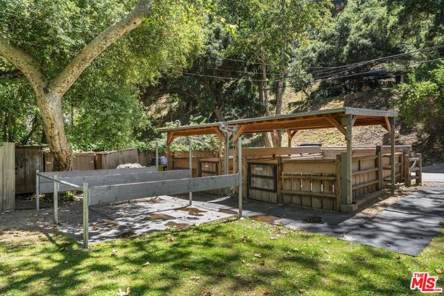 1818 Old Ranch Road, Los Angeles CA: https://media.crmls.org/mediaz/7eb9717f-b0e4-48ff-b2a8-72962b4b58d4.jpg