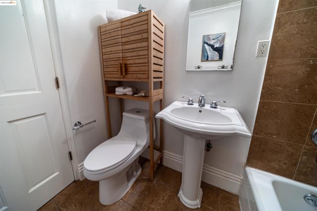 661 Peralta Ave Unit 3, San Francisco CA: https://media.crmls.org/mediaz/7eb972de-43b6-450a-a78a-eb31ef41567b.jpg