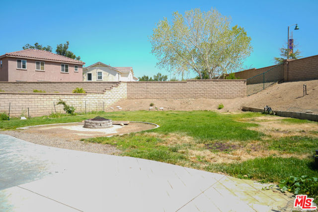2732 Hemlock Road, Palmdale CA: https://media.crmls.org/mediaz/7eba0d03-972c-4aea-a9d2-3a762dee40d9.jpg