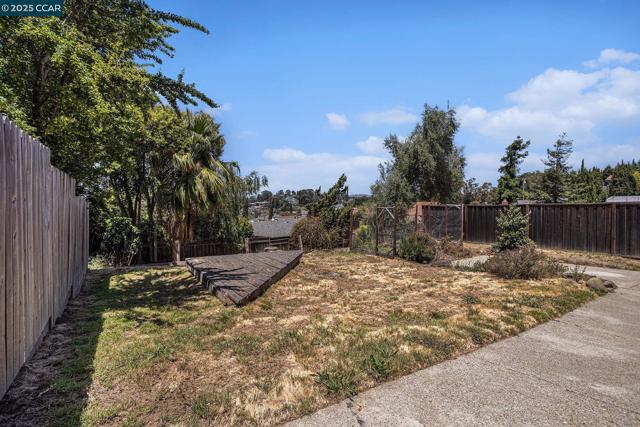 18367 Apricot Way, Castro Valley CA: https://media.crmls.org/mediaz/7eba2b0b-7232-45fe-85ad-6af99bc47828.jpg
