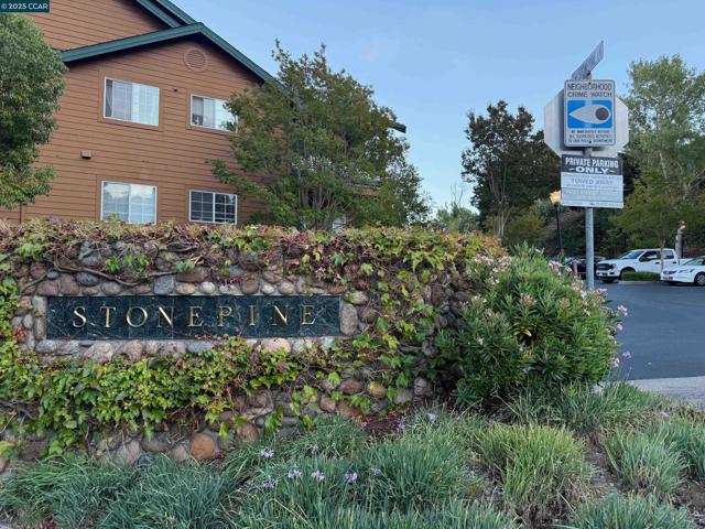 216 Stone Pine Ln, San Ramon CA: https://media.crmls.org/mediaz/7eba392a-7422-46a2-81c4-3660acade865.jpg