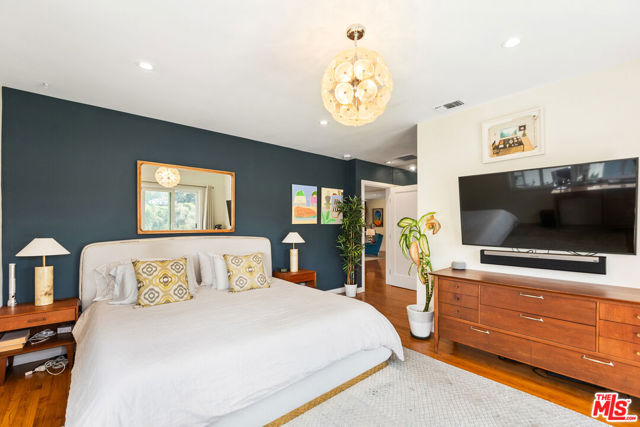2316 Laurelmont Place, Los Angeles CA: https://media.crmls.org/mediaz/7eba9c1a-9d7a-4ce3-af5f-96d252f94be7.jpg