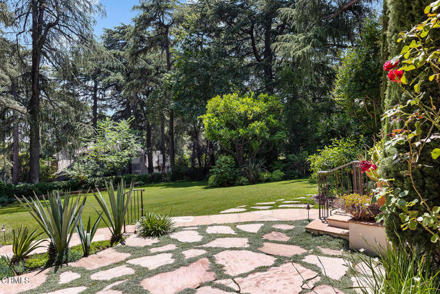 1711 Fairmount Avenue, La Canada Flintridge CA: https://media.crmls.org/mediaz/7ebb3ccd-d37e-456b-9b01-2e37effdc11e.jpg