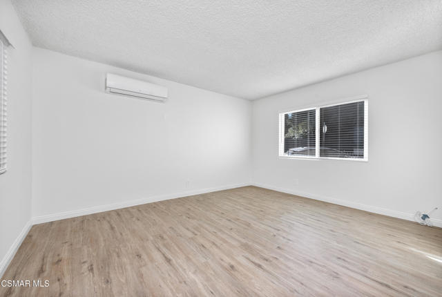 22002 Ybarra Road, Woodland Hills CA: https://media.crmls.org/mediaz/7ebb44d5-41b7-483e-91ea-57cd6c35f236.jpg