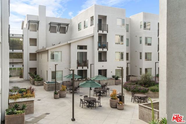 6400 Crescent Parkway, Playa Vista CA: https://media.crmls.org/mediaz/7ebb54ba-9809-4212-a28f-0c99b7ff04ae.jpg