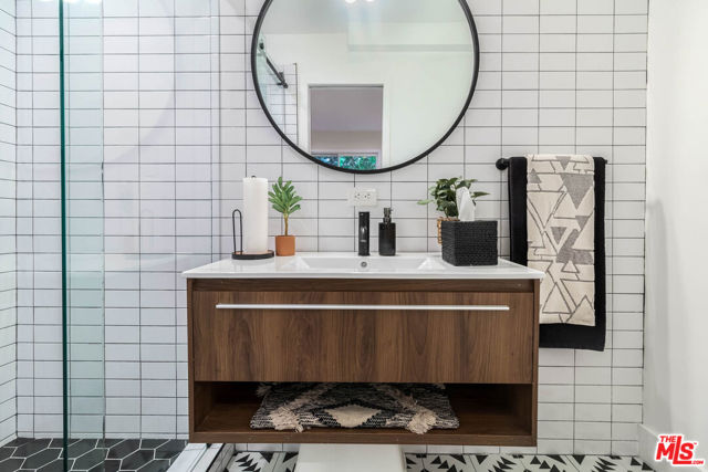 28374 Rey De Copas Lane, Malibu CA: https://media.crmls.org/mediaz/7ebbb2cf-ea2f-47d4-959a-f25e48f29ba8.jpg