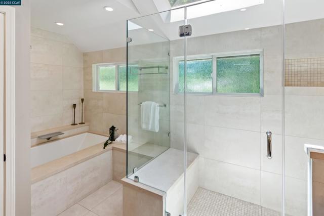 2140 Hidden Oak Dr, Danville CA: https://media.crmls.org/mediaz/7ebbc3cc-2e62-412a-89d2-e6597c3a9a96.jpg