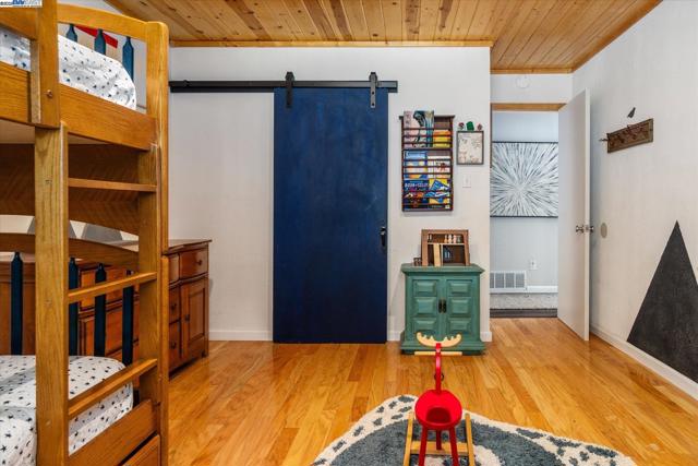 2190 Patricia Ln, Arnold CA: https://media.crmls.org/mediaz/7ebc3cc4-6744-43dd-bb71-d115af93c4f4.jpg
