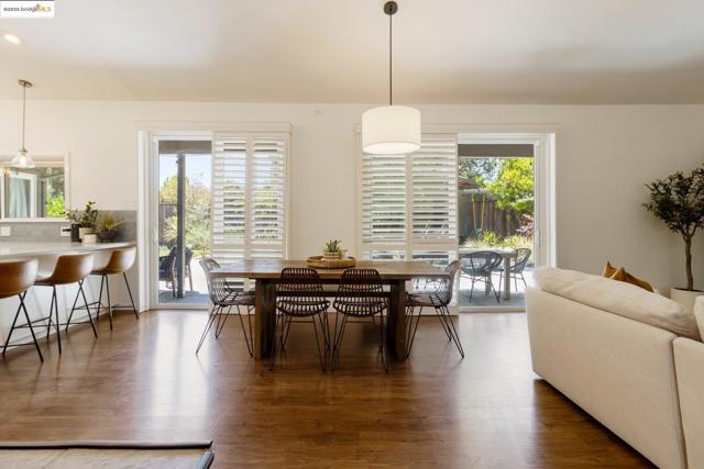 2041 Hidden Valley Dr, Santa Rosa CA: https://media.crmls.org/mediaz/7ebc3ccd-1cc1-4efe-bb2b-f80dd445e57d.jpg