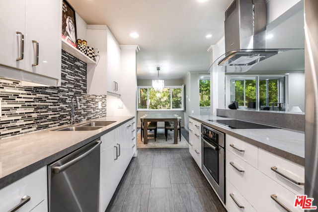 1015 N Kings Road, West Hollywood CA: https://media.crmls.org/mediaz/7ebc5f36-e477-485c-ad10-df14b44dad70.jpg