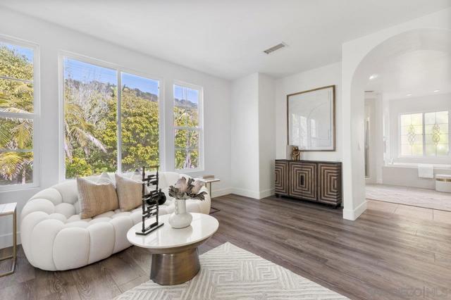 11649 Thistle Hill Pl, San Diego CA: https://media.crmls.org/mediaz/7ebcafde-ed0f-4972-aa4b-b993961f0f0d.jpg