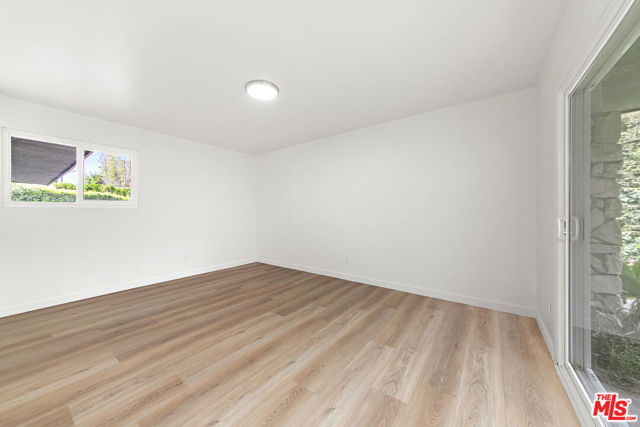 656 N Bonhill Road, Los Angeles CA: https://media.crmls.org/mediaz/7ebd7744-e16c-48aa-9099-a2c315a38290.jpg