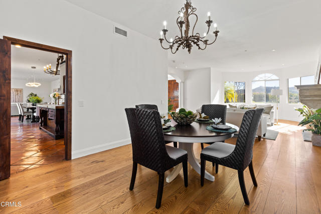 Detail Gallery Image 12 of 48 For 13045 Ripple Creek Ln, Camarillo,  CA 93012 - 5 Beds | 3/1 Baths