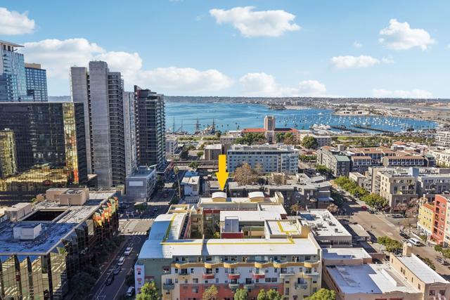 1501 India St, San Diego CA: https://media.crmls.org/mediaz/7ebe1c39-eb9f-43f8-a9bf-4cd0babed144.jpg