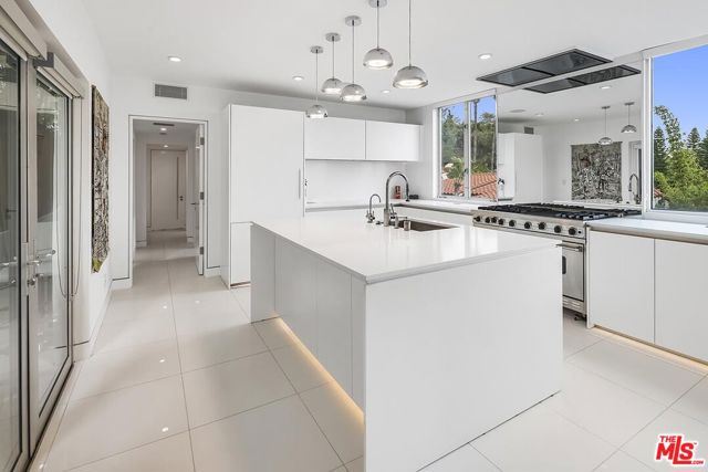 1377 Miller Place, Los Angeles CA: https://media.crmls.org/mediaz/7ebe539d-005d-465c-8c2d-62d513afddf6.jpg