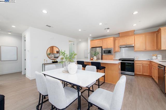 1416 Julia Ln, Concord CA: https://media.crmls.org/mediaz/7ebe9cce-72a3-4302-8dbe-2471dd00c31e.jpg
