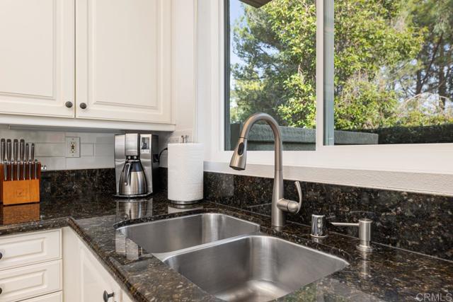 Detail Gallery Image 14 of 38 For 12415 Ruette Alliante, San Diego,  CA 92130 - 4 Beds | 2/1 Baths