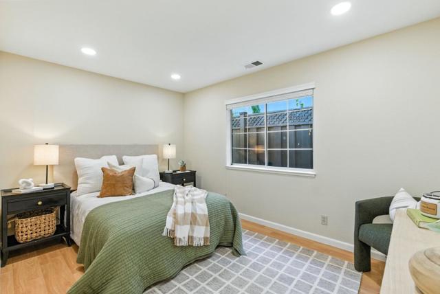 2188 Yorkshire Way, Mountain View CA: https://media.crmls.org/mediaz/7ebf5d73-0e0b-4ecd-848d-8b1124be0b66.jpg