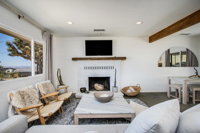 61093 Prescott Trail, Joshua Tree CA: https://media.crmls.org/mediaz/7ebf6d77-bb4a-45a3-82d4-7d9c56f23b11.jpg