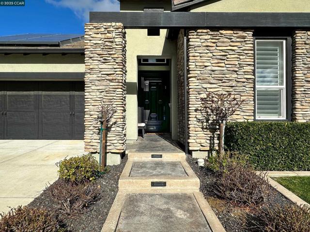 1759 Latour Ave, Brentwood CA: https://media.crmls.org/mediaz/7ebf7791-7fb9-495e-a3c5-beed9938e716.jpg