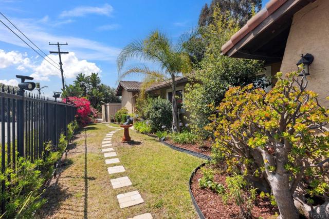 139 Parnassus Circle, Oceanside CA: https://media.crmls.org/mediaz/7ebf8e74-22ce-4c35-805b-82e9ff567b91.jpg