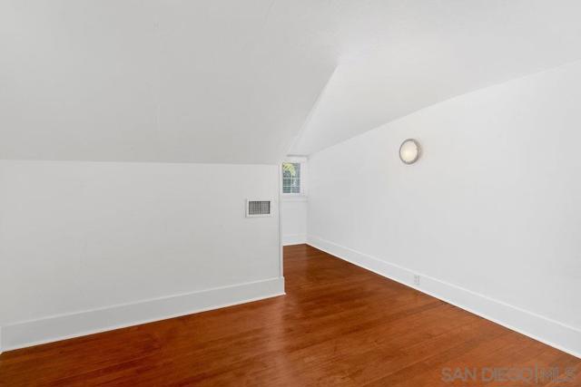 1312 3Rd St, Coronado CA: https://media.crmls.org/mediaz/7ec04939-7b4b-4d50-abae-e6122c92481d.jpg