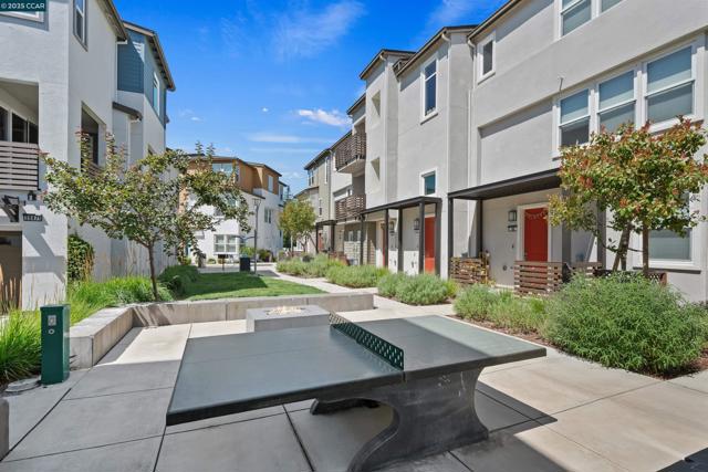 92 Zenith Cmn, Fremont CA: https://media.crmls.org/mediaz/7ec051f3-5061-434f-848a-b07640d6d2ec.jpg