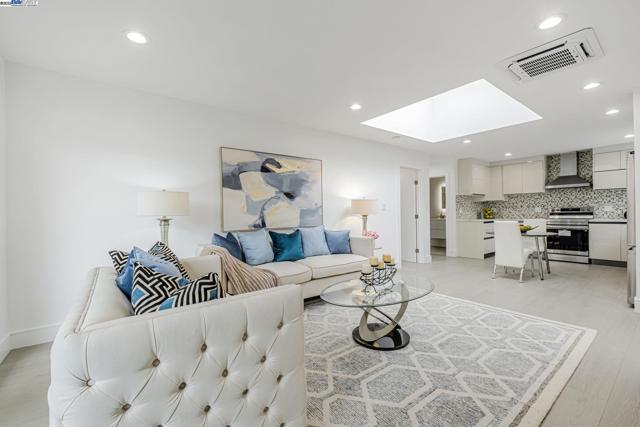 41511 Chadbourne Dr, Fremont CA: https://media.crmls.org/mediaz/7ec06be3-e8f5-4b59-8acd-8ef00c0852a5.jpg