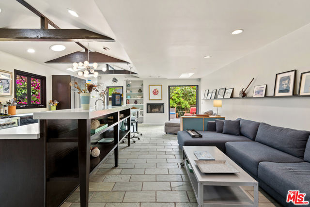 3761 Ashwood Avenue, Los Angeles CA: https://media.crmls.org/mediaz/7ec19535-cc61-4c11-bf9e-7444596b70fa.jpg