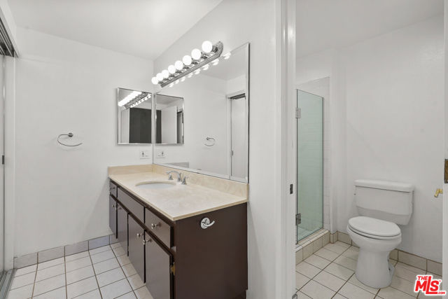 321 S San Vicente Boulevard, Los Angeles CA: https://media.crmls.org/mediaz/7ec1aed0-cd98-4582-bc84-c40128a129cc.jpg
