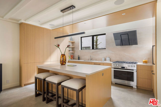 919 1/4 Hilldale Avenue, West Hollywood CA: https://media.crmls.org/mediaz/7ec1bda9-de55-4433-a80c-56d81978846d.jpg