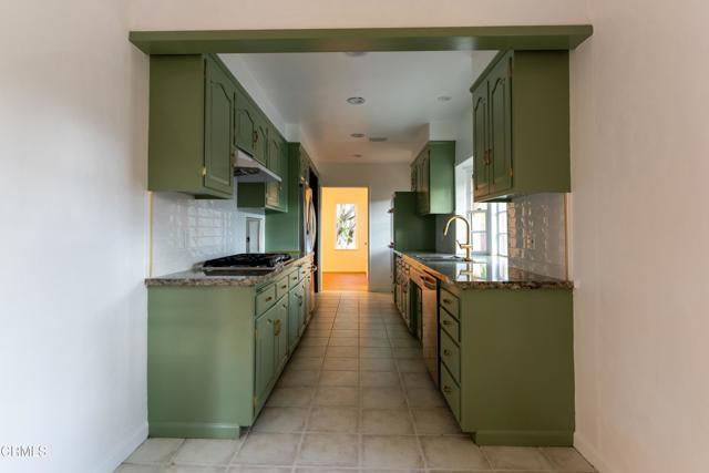 1412 Norton Avenue, Glendale CA: https://media.crmls.org/mediaz/7ec224c3-30db-4778-971a-a2fdf0bf1fd9.jpg