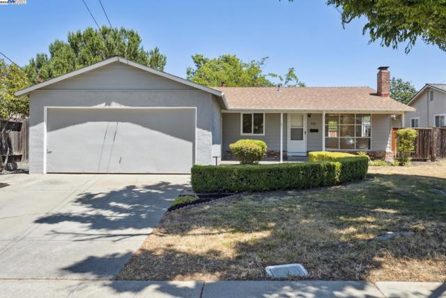 916 El Caminito, Livermore CA: https://media.crmls.org/mediaz/7ec27035-4a8f-4285-9392-c0f1bccf71d9.jpg