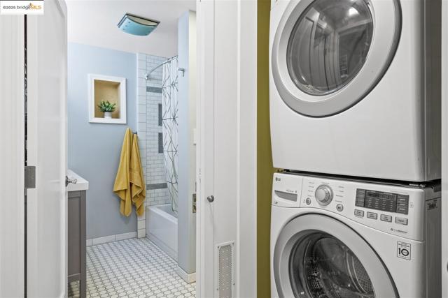 61 Wildwood Ave, Piedmont CA: https://media.crmls.org/mediaz/7ec2b216-3edd-4b53-8dc2-7166d4d0978a.jpg