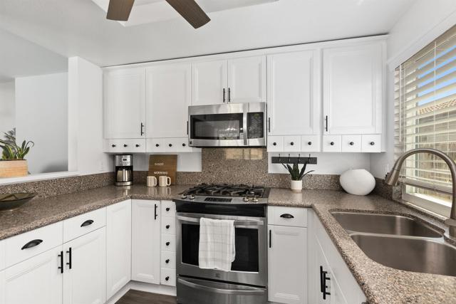 10324 Paseo Palmas Drive, Lakeside CA: https://media.crmls.org/mediaz/7ec39663-c415-4c8d-99ae-792043238e2e.jpg