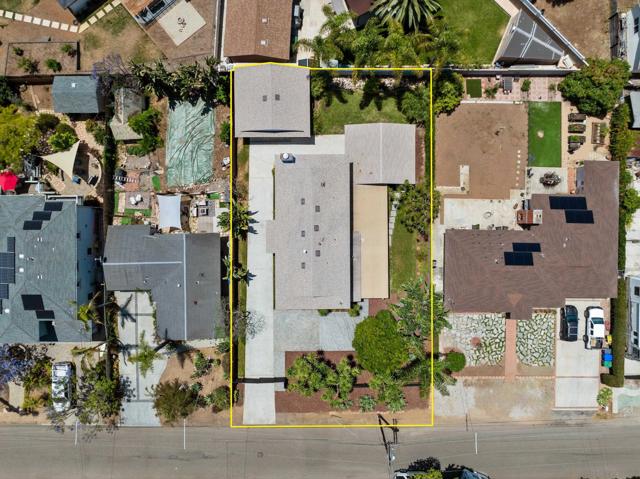 2537 Davis Ave, Carlsbad CA: https://media.crmls.org/mediaz/7ec3d054-8533-44f1-bc66-70e562705e93.jpg