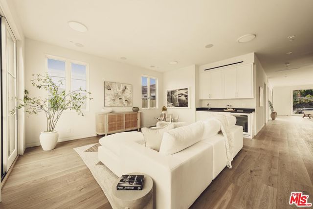 2114 Pier Avenue, Santa Monica CA: https://media.crmls.org/mediaz/7ec42f79-e065-4181-9502-9db4feb0182f.jpg