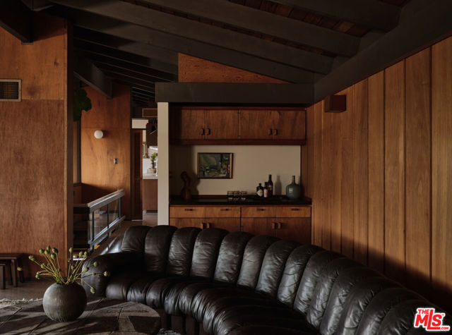 2052 Mayview Drive, Los Angeles CA: https://media.crmls.org/mediaz/7ec448ed-1a74-43c4-af66-f7306ca6fc1d.jpg