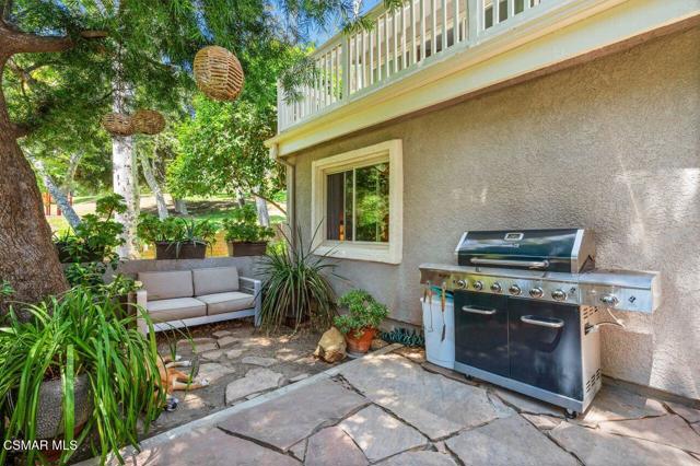 202 Estrellita Lane, Oak Park CA: https://media.crmls.org/mediaz/7ec46e04-7b85-4e9c-83d2-f21c7d1a2904.jpg