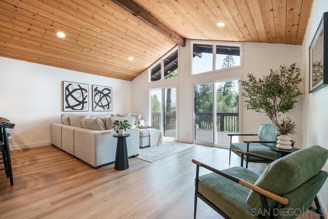 2927 Lawrence Ln, Escondido CA: https://media.crmls.org/mediaz/7ec513a8-8182-4d2f-83c8-a37c668e1baa.jpg