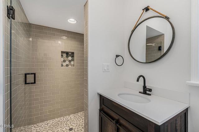 Detail Gallery Image 8 of 12 For 6131 Ranchito Ave, Los Angeles,  CA 91401 - 1 Beds | 1 Baths