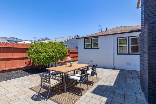 1032 Toyon Drive, Burlingame CA: https://media.crmls.org/mediaz/7ec57d89-9304-4d91-bb28-24862a36f923.jpg