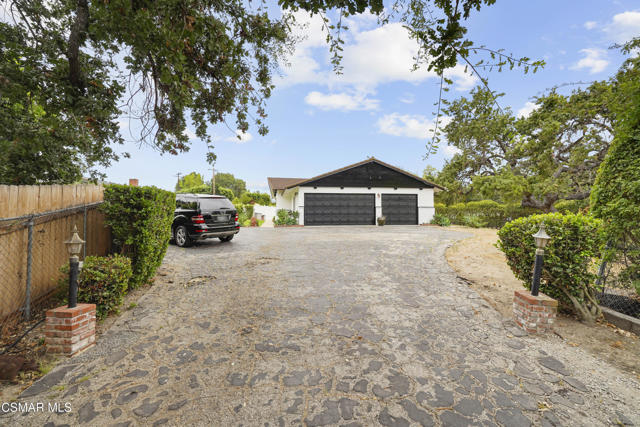 1658 La Granada Drive, Thousand Oaks CA: https://media.crmls.org/mediaz/7ec6084e-ebc3-4ea2-bfe2-e7355cc235ad.jpg