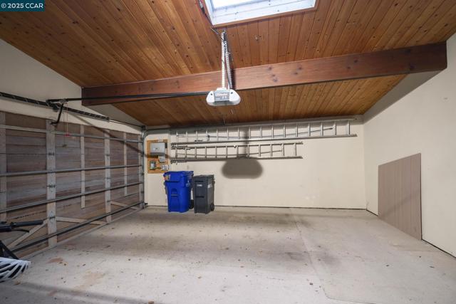 1383 Alvarado Rd, Berkeley CA: https://media.crmls.org/mediaz/7ec6327f-d3a5-48b1-bb78-faa2e323bffb.jpg