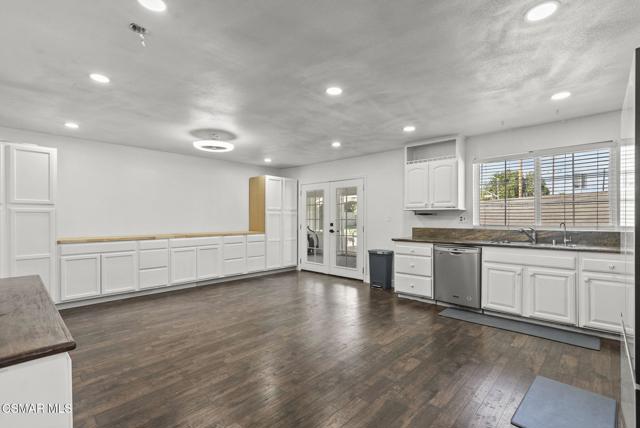 459 Mark Drive, Simi Valley CA: https://media.crmls.org/mediaz/7ec652d4-e668-4920-87c3-3012f5f46268.jpg